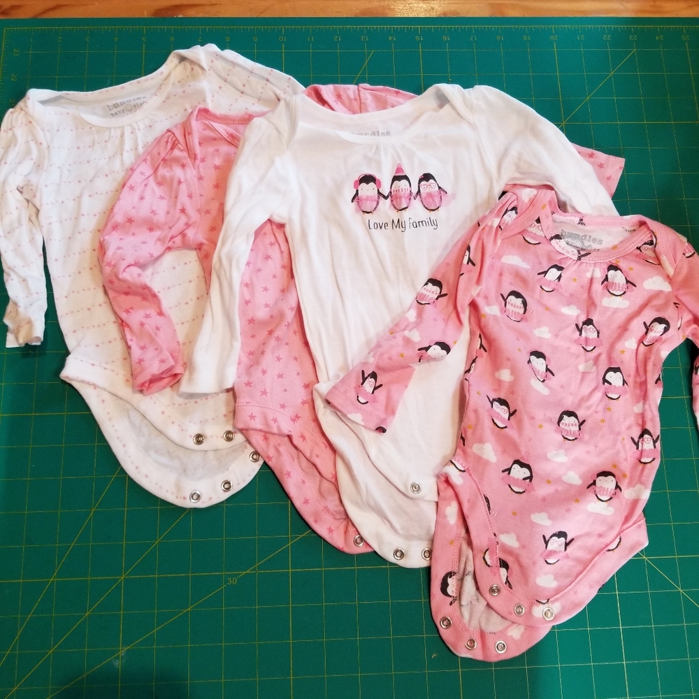 5/$20 Children's Place 4 Piece Bundle 3-6 Month Penguin/Star Onesies